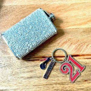 21 Birthday 🎁 keychain with Pearl/Jewel 💎 Flask